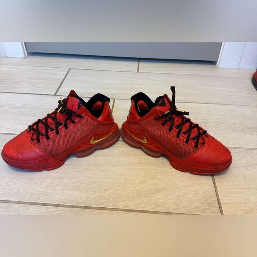 Nike LeBron 19 Low